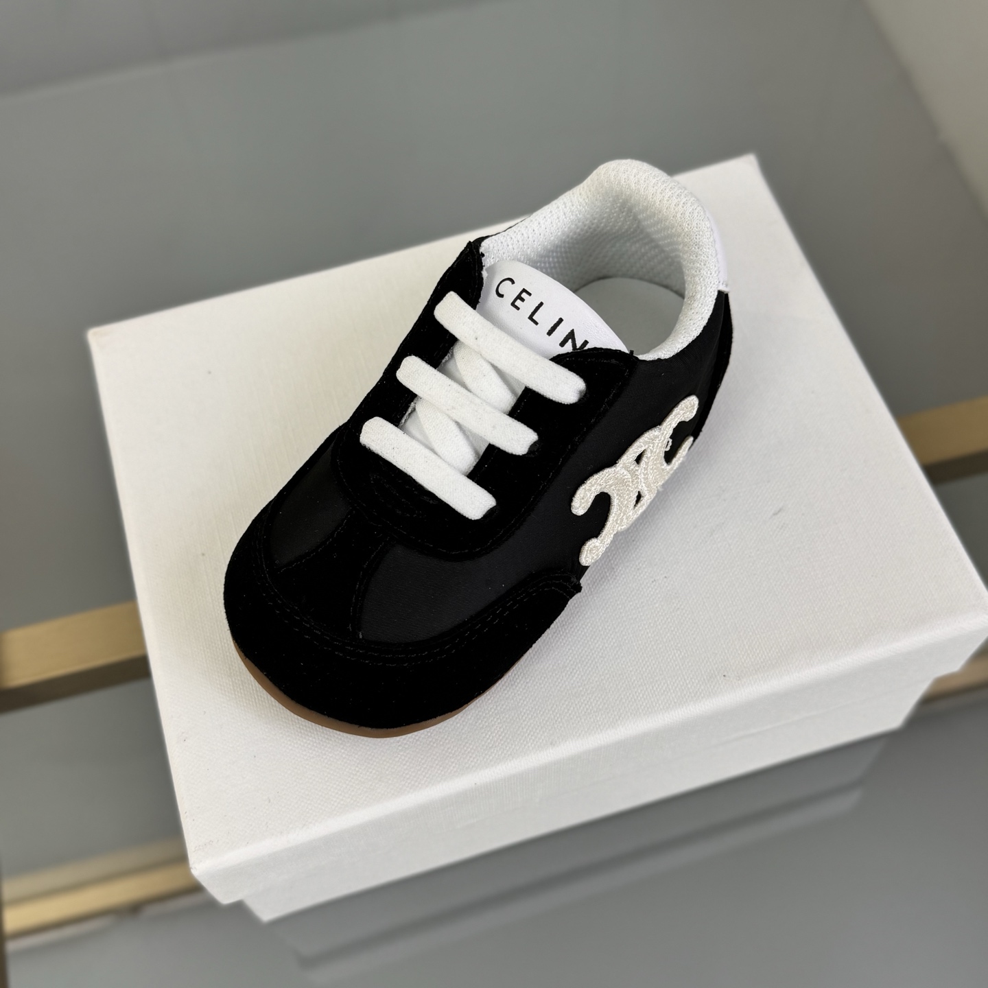 Children's shoes child